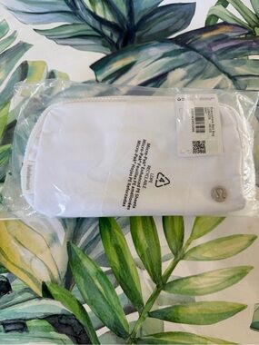 Lululemon 1L Belt Bag - White NWT